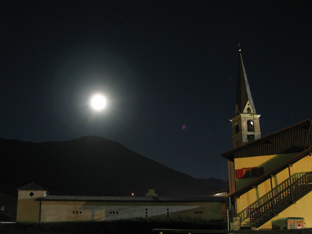 chiesa di notte