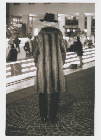 donna con cappello