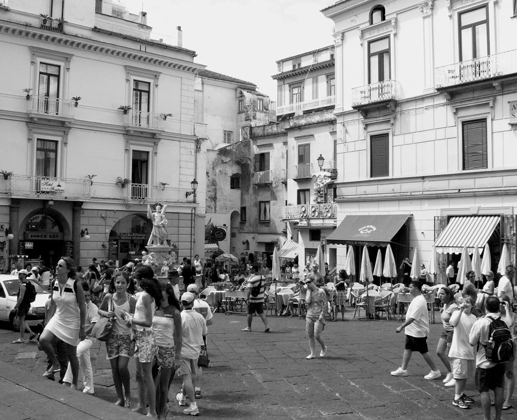 Piazzetta ad Amalfi...