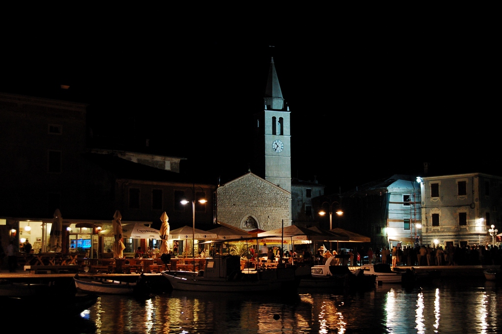 Fazana di notte
