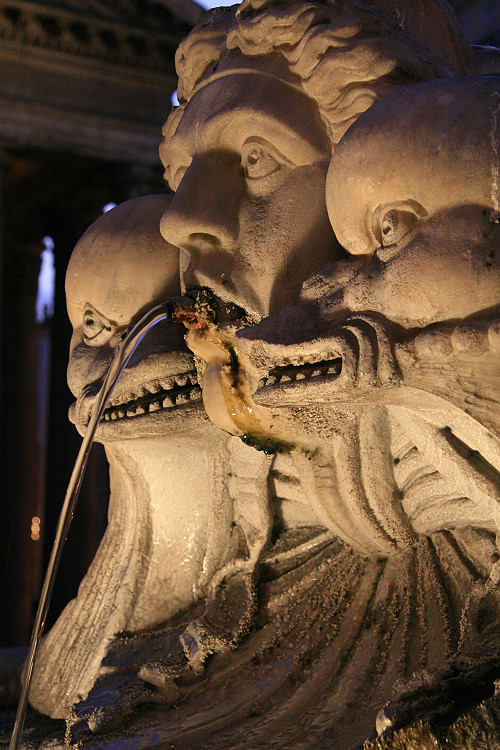 Roma, Fontana al Pantheon