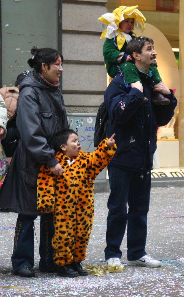 Carnevale a Milano e bimbi in maschera...