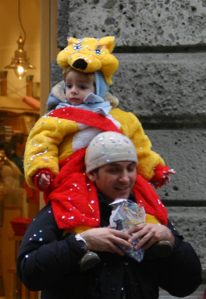 Carnevale a Milano e bimbi in maschera...