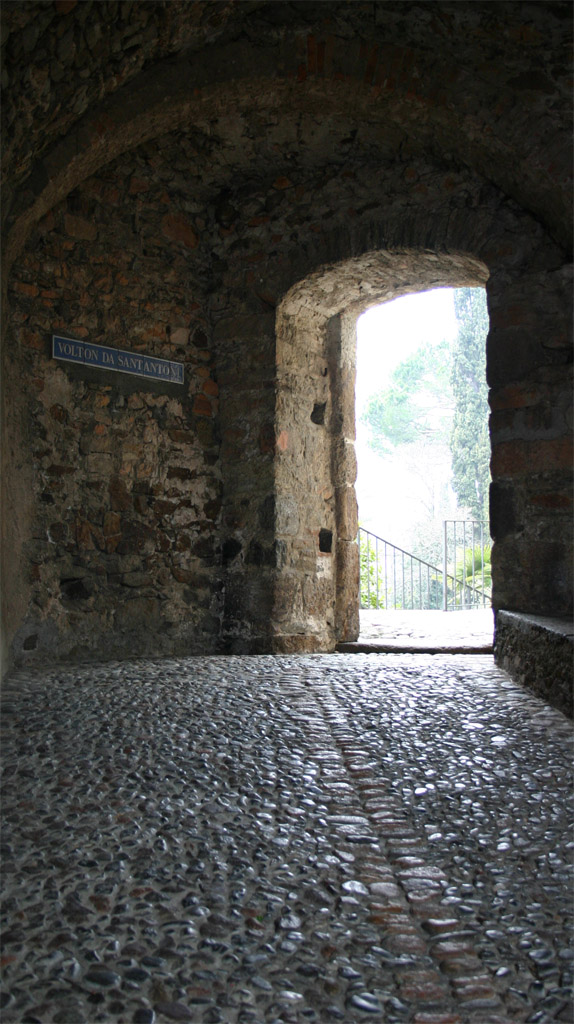 La luce oltre la soglia...