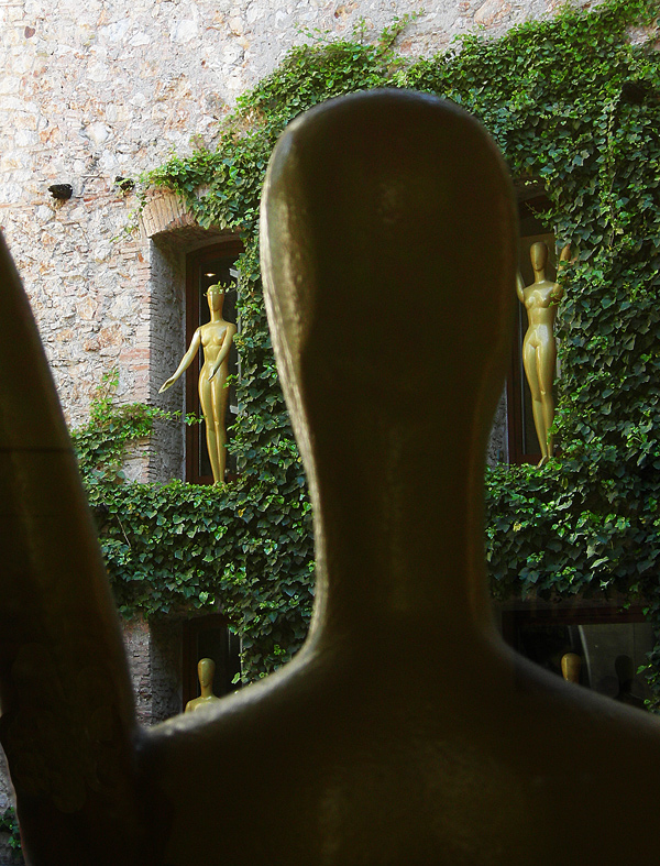 Statuine cortile casa Dal