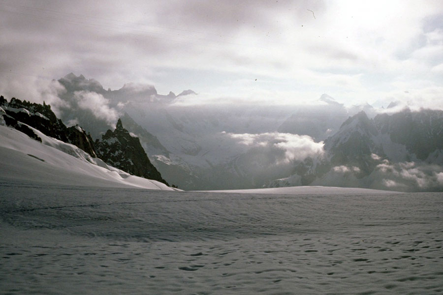 ghiaccio gelo e nuvole