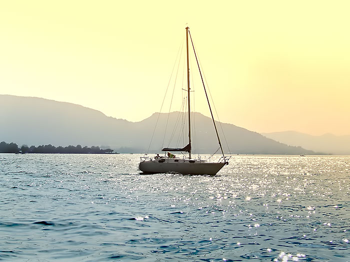 Barchetta in mezzo al lago...