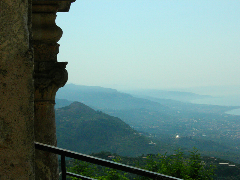 Baia siciliana dalla montagna