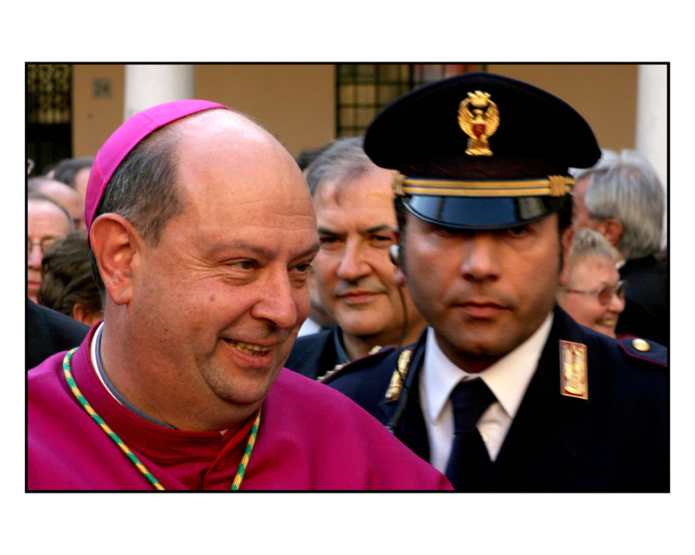 serie profili preti - vescovo