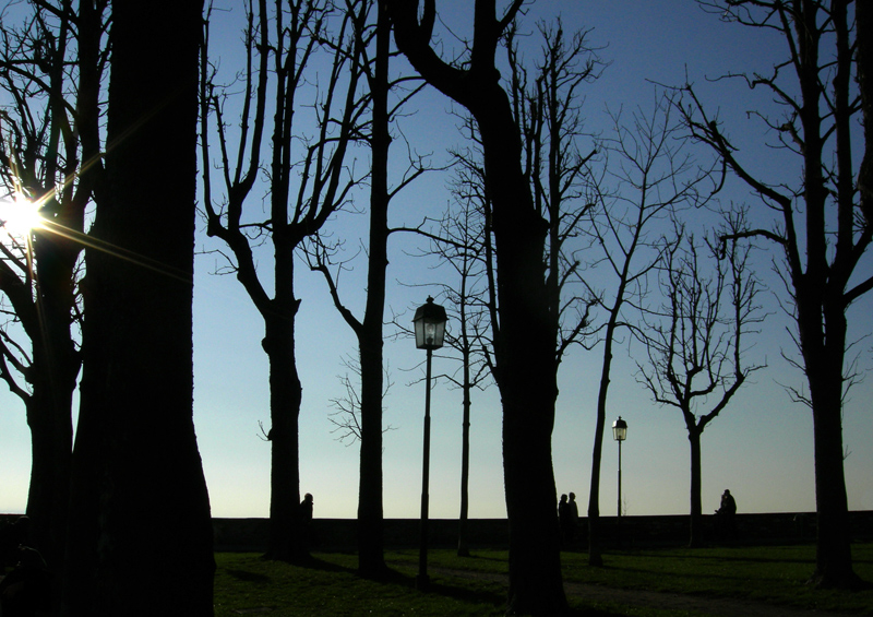 Sera in gennaio sulle mura