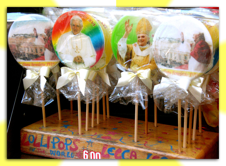 ecco a voi il lecca ratzinger ecco a voi il lecca ratzinger