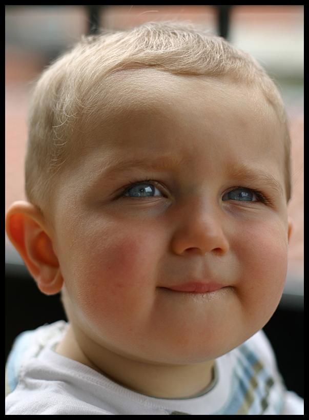 Sguardo intenso di bimbo
