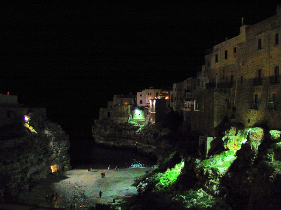 polignano by night dal ponte
