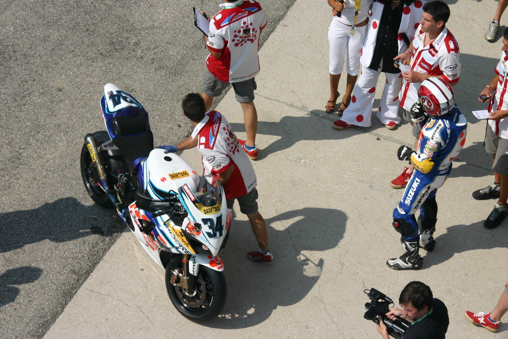 Suzuki Pit Lane