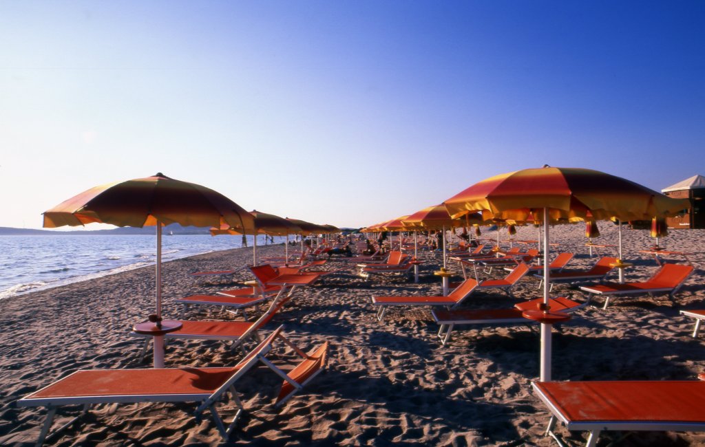 ombrelloni a Porto Pino