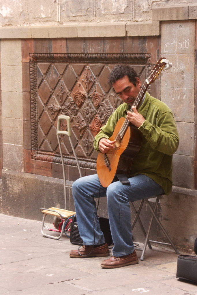 Musicista nel Barri Gotic di Barcellona