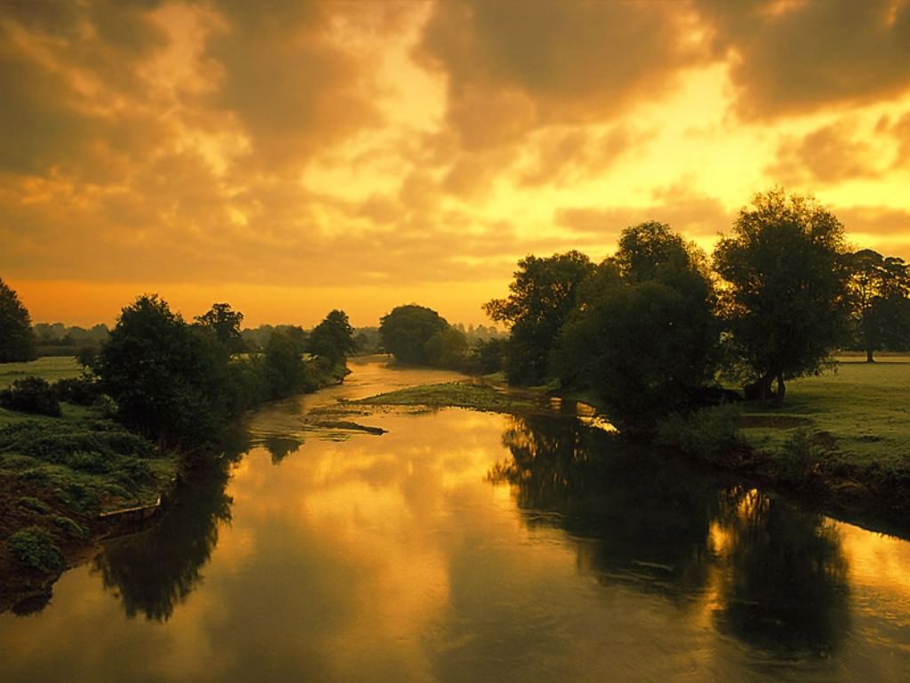 fiume,riflessi e tremonto