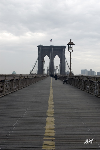 New York - il passaggio pedonale del Brooklyn Bridge
