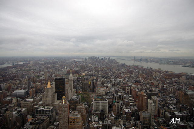 New York - Empire State Building-waiting for the sunset