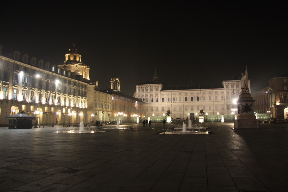 Piazza Castello  di notte  Torino