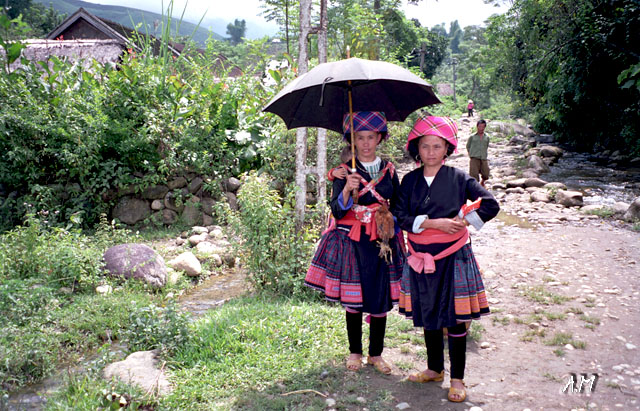 Vietnam - Sapa - Donne etnia H'mong Bariols 1
