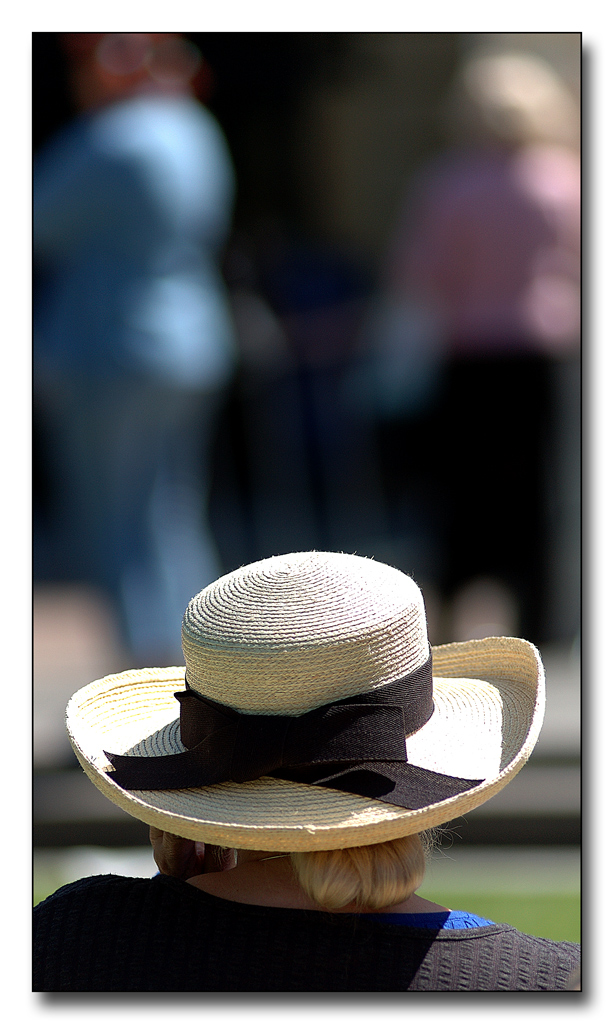 ...cappello bianco...