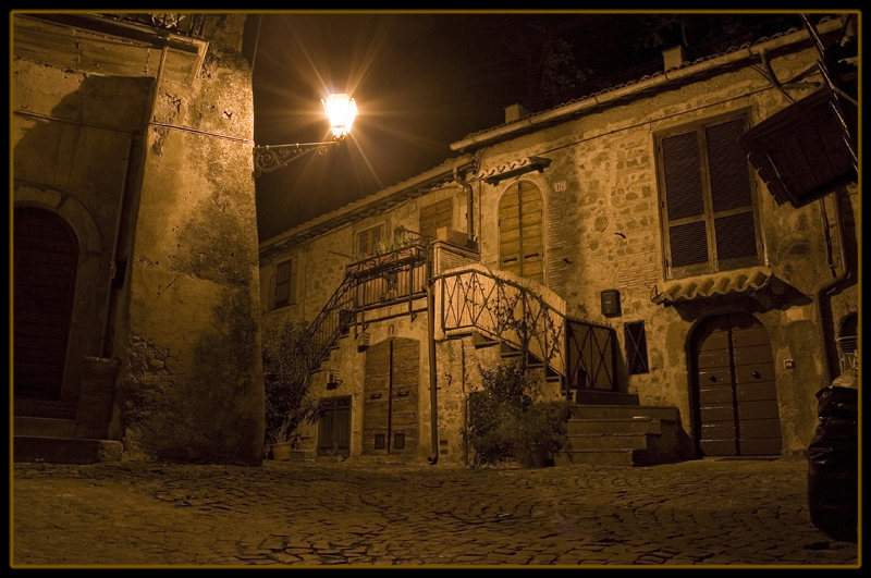 Vicolo notturno