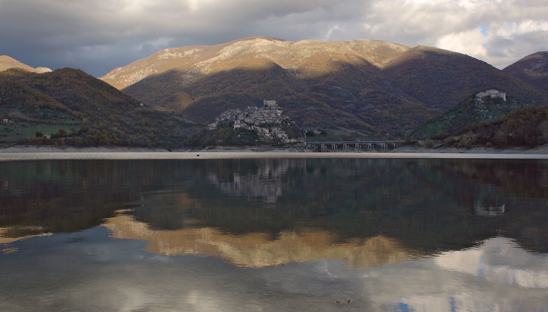 Quel paese... sul lago