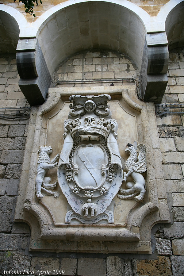 Siracusa (Stemma nelle mura della Marina di Siracusa)