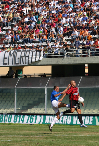 un calcio alla P.