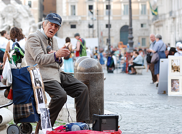 Lui e la piazza