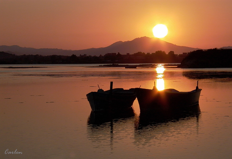 Tramonto sulla laguna di Murta Maria (sardegna)