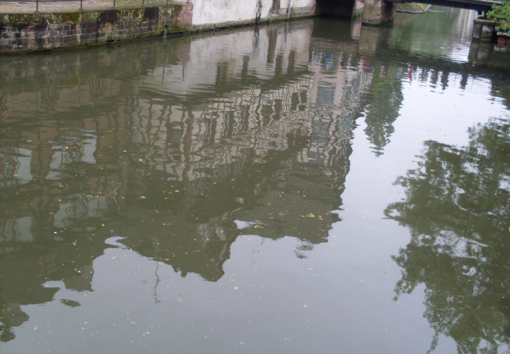 Riflesso del fiume