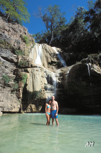 Madagascar - Cascata lungo il fiume Tsiribihina