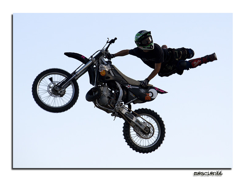 Manifestazione sulla spiaggia di Spotorno....
