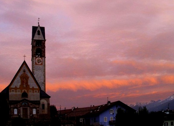 chiesa al tramonto