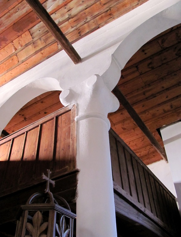 a strange capitel