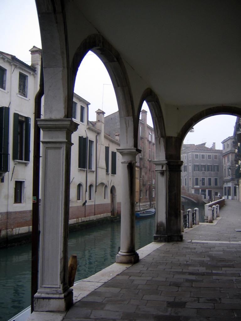 Sotto il portico