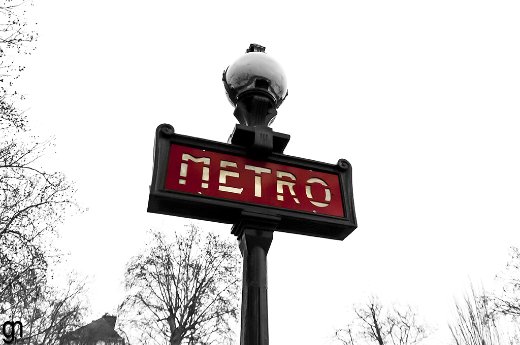 Metro in red