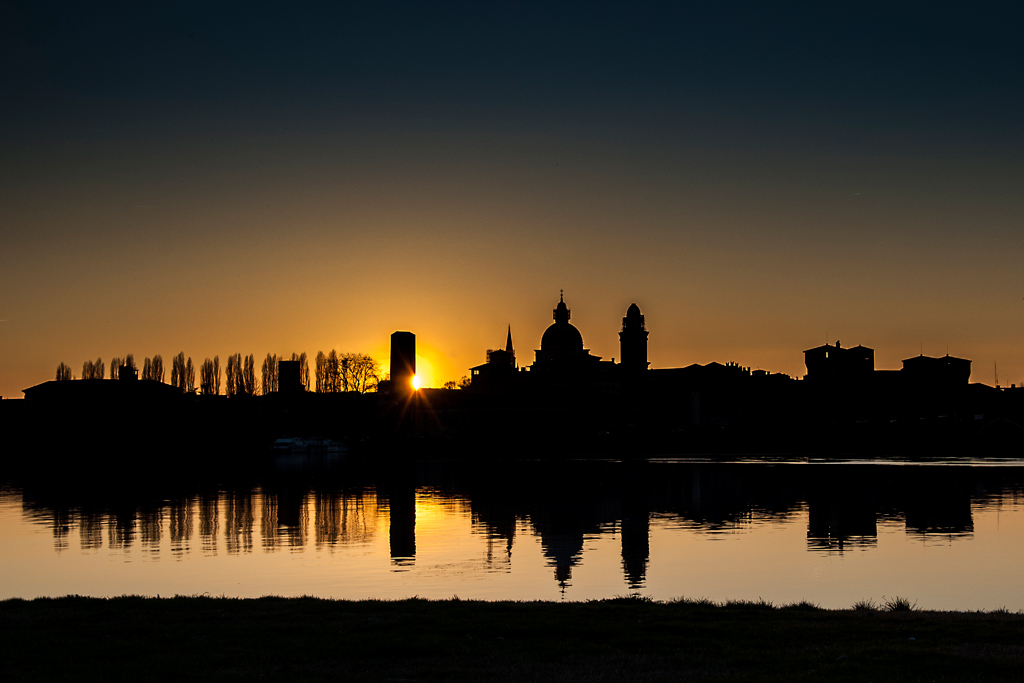 Mantova in silhouette2