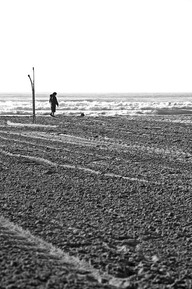 Suora in spiaggia