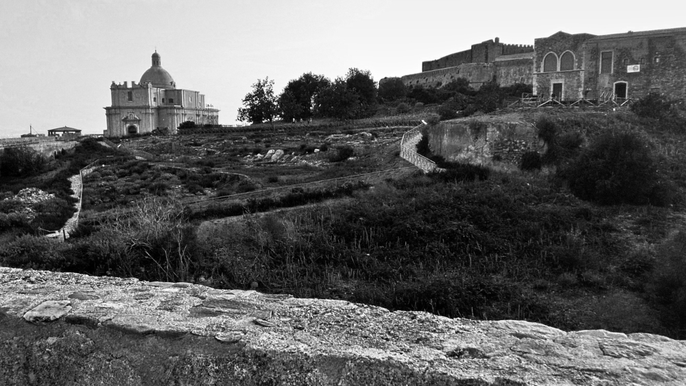 Scorci Castellani - il duomo e il convento