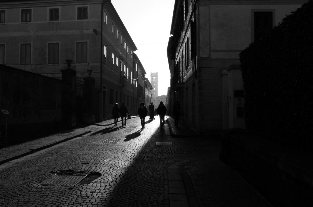 Castelfranco Veneto in controluce - Street BN