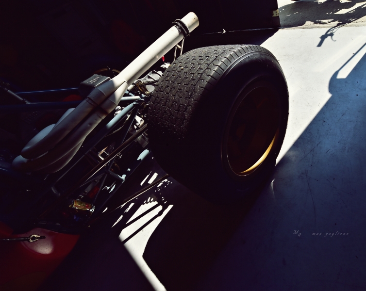 RACING CAR