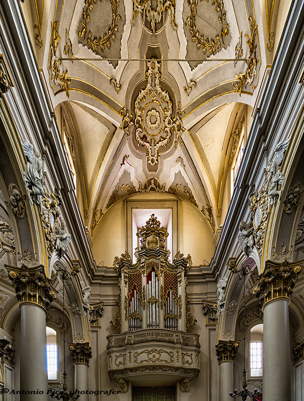 interno chiesa ragusa
