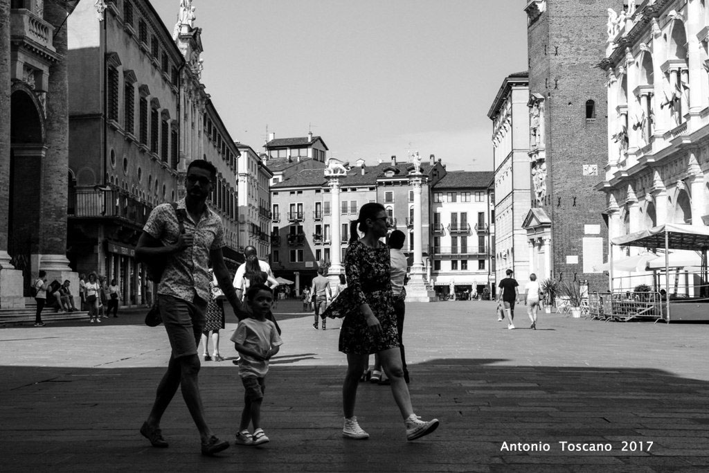 Famiglia in Piazza