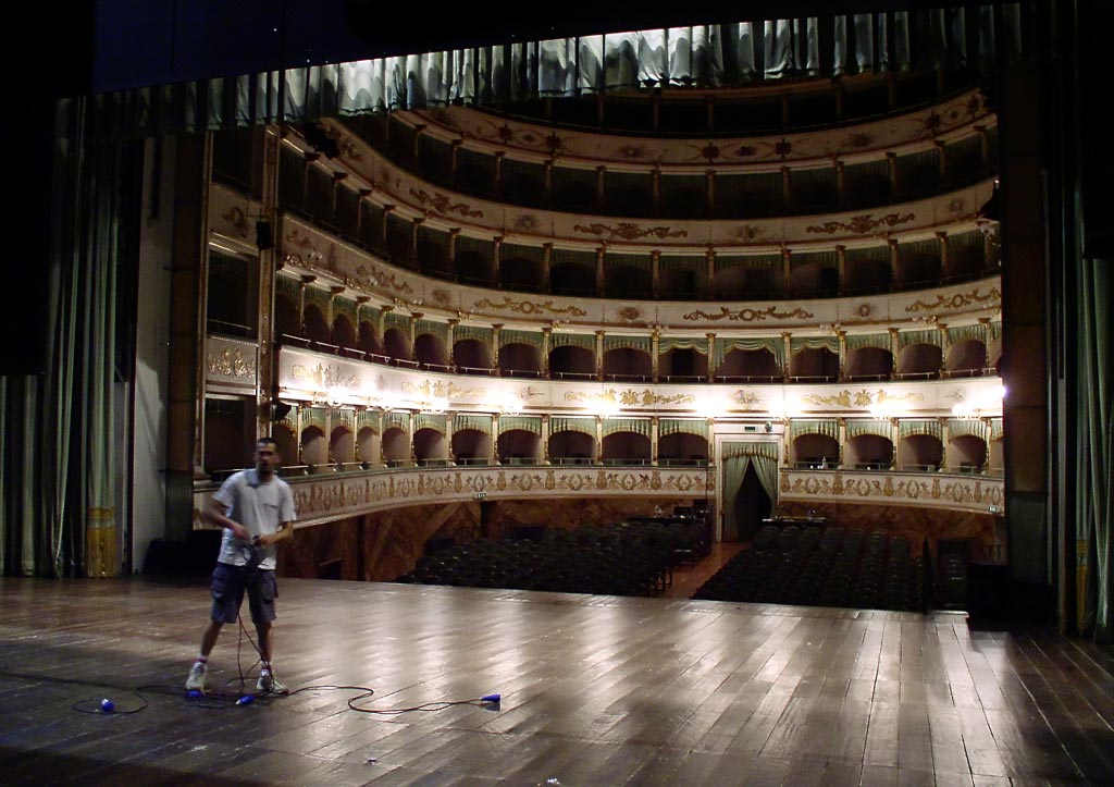 A teatro