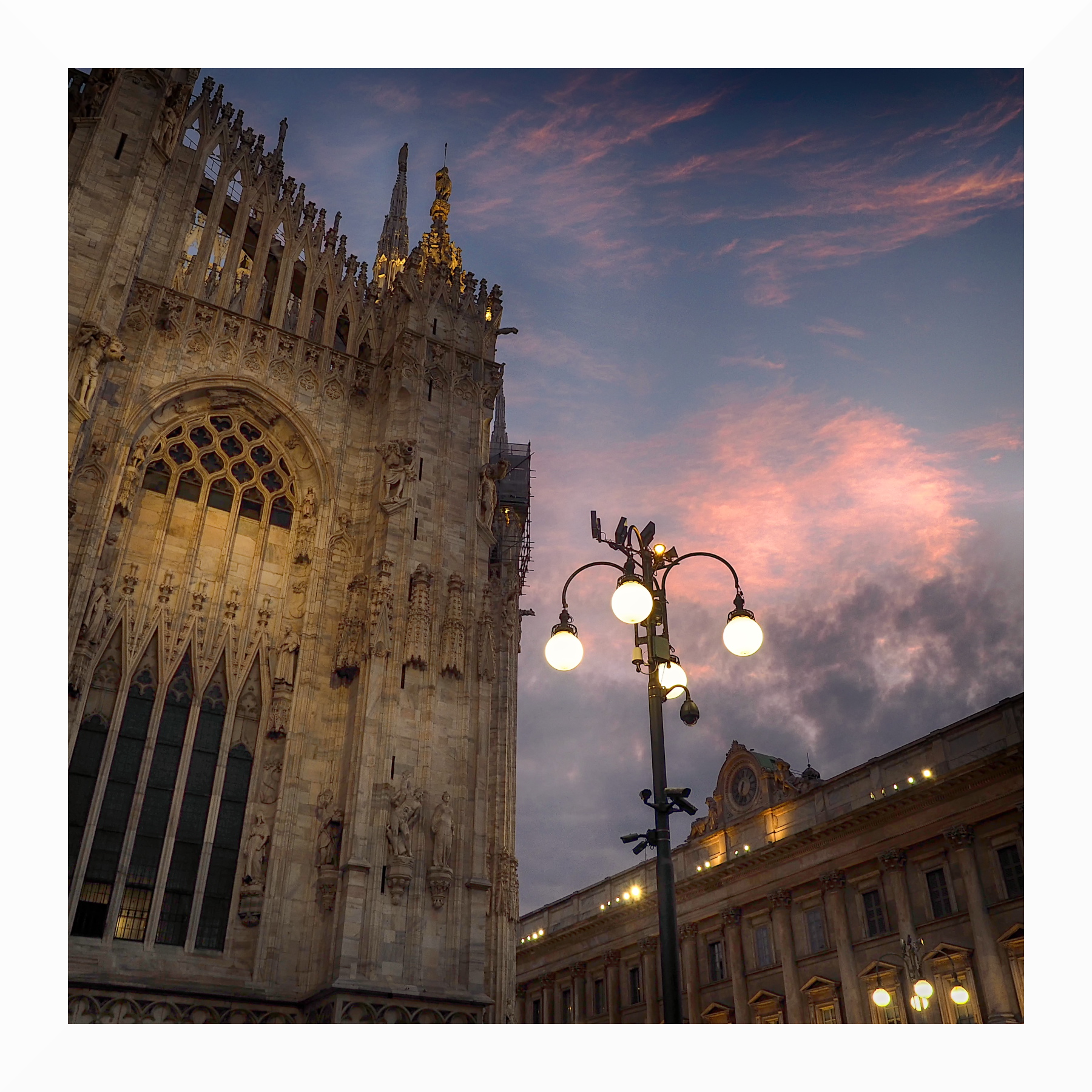 Alba in Piazza Duomo