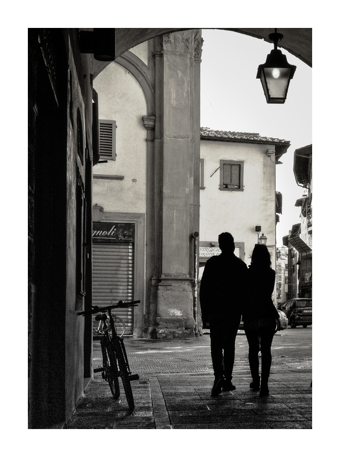 coppia all'arco di San Piero