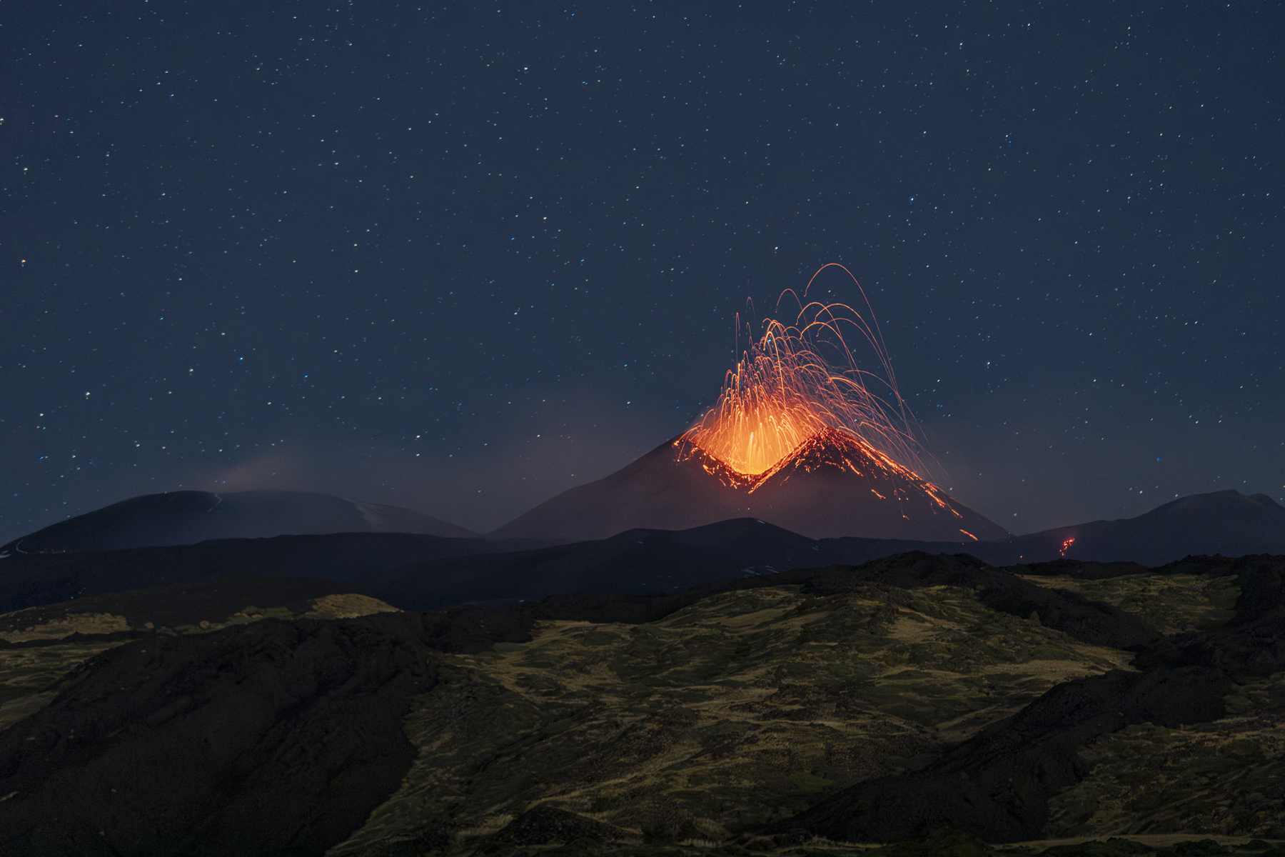 Etna: una splendida fontana di lava del 13/11/2023 (di Vincenzo Miconi)